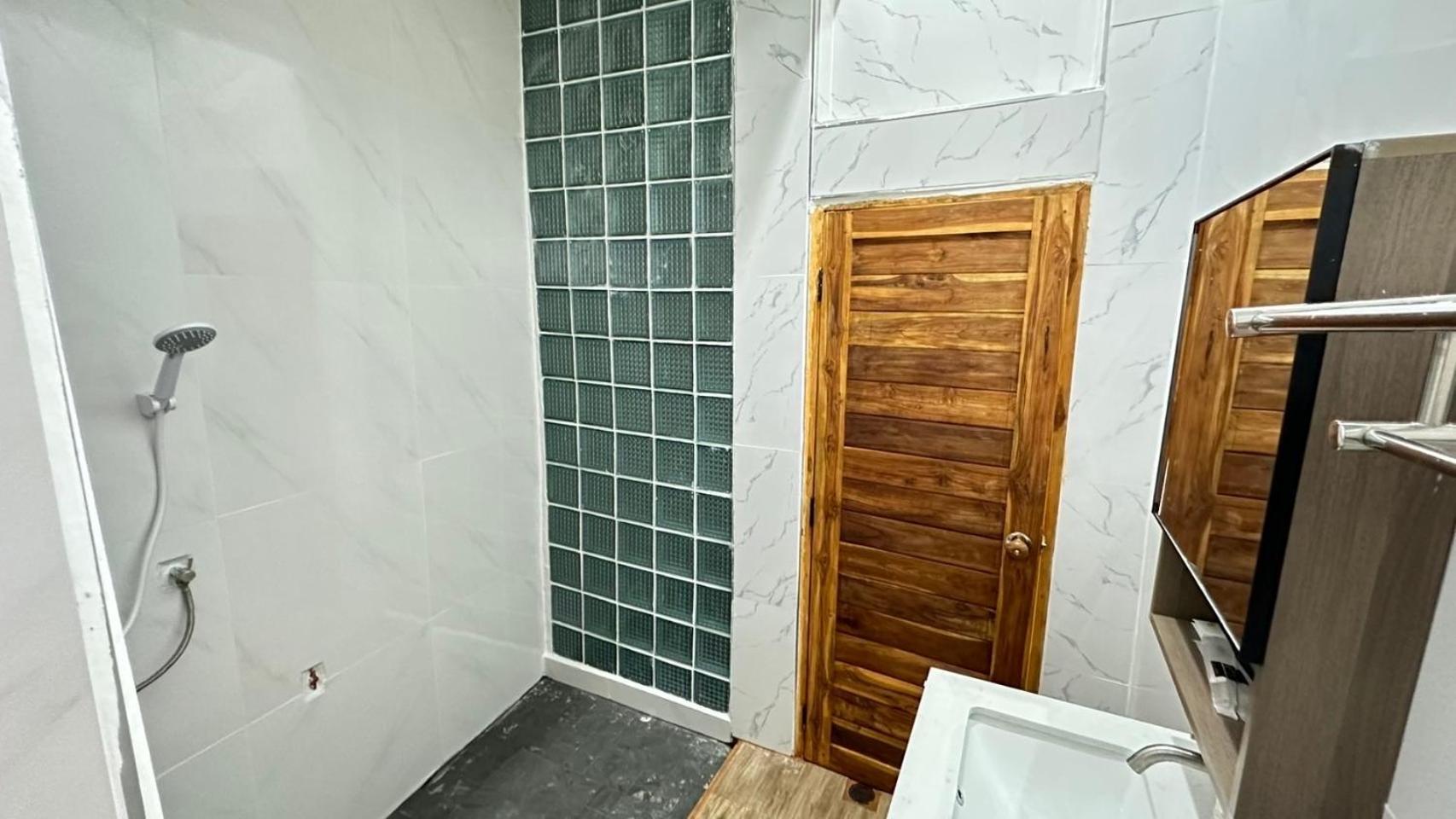 Megun 10 L Apartment Bangkok Bagian luar foto