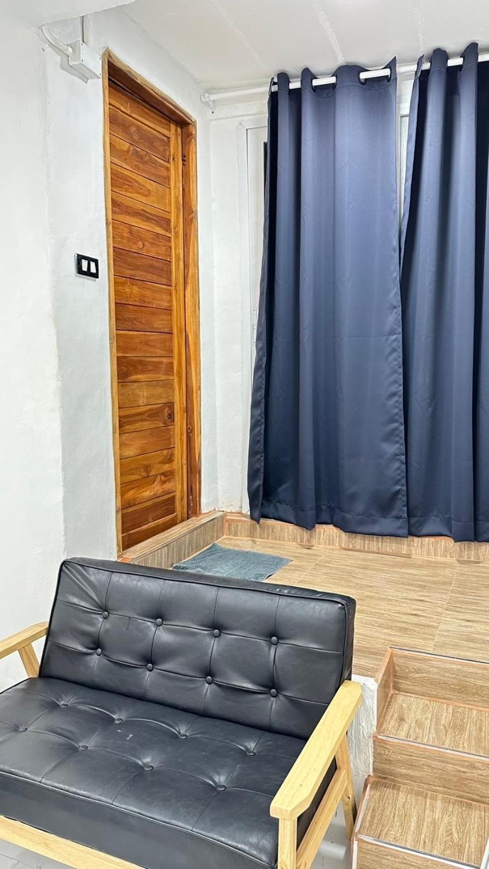 Megun 10 L Apartment Bangkok Bagian luar foto