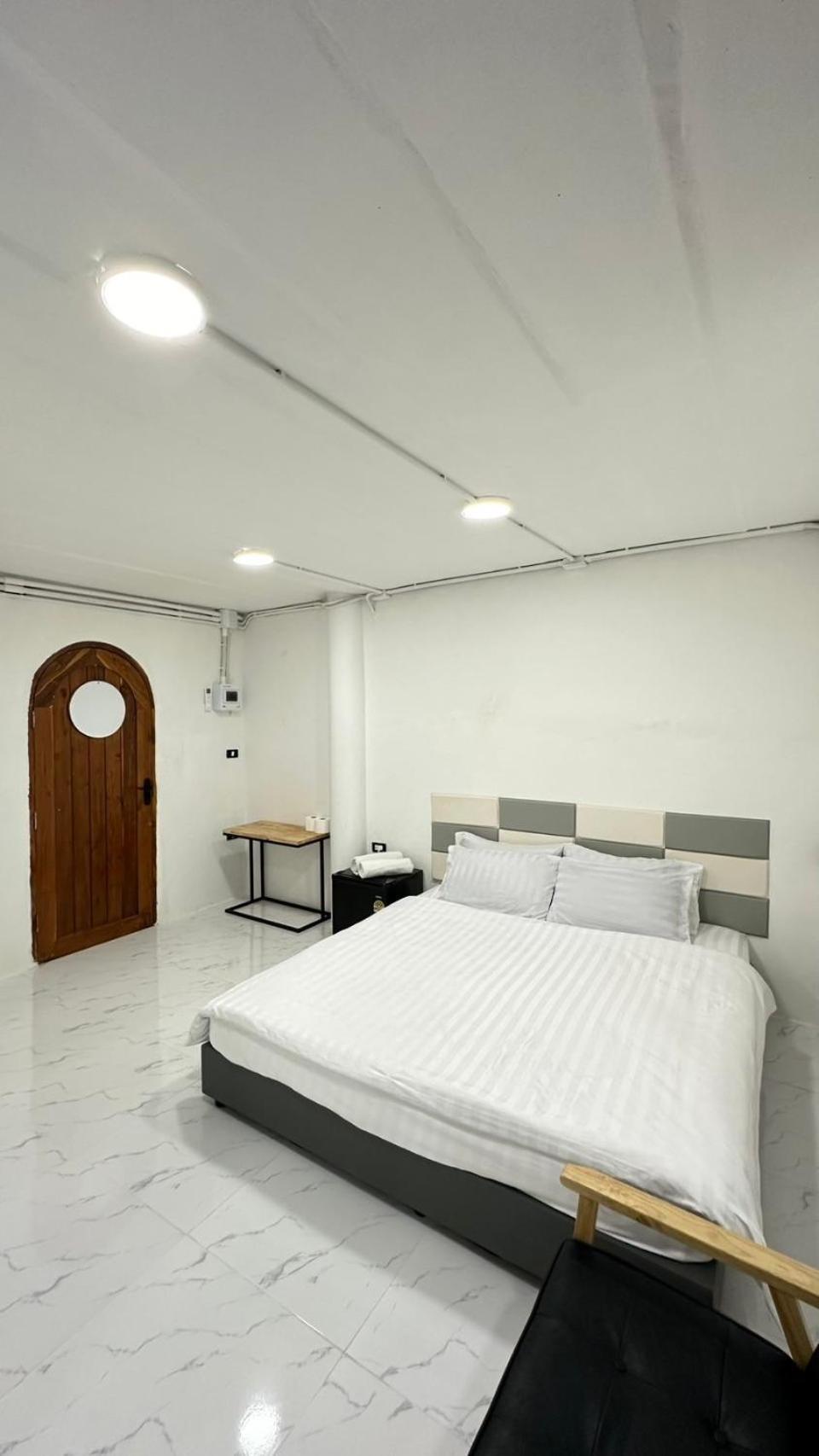 Megun 10 L Apartment Bangkok Bagian luar foto